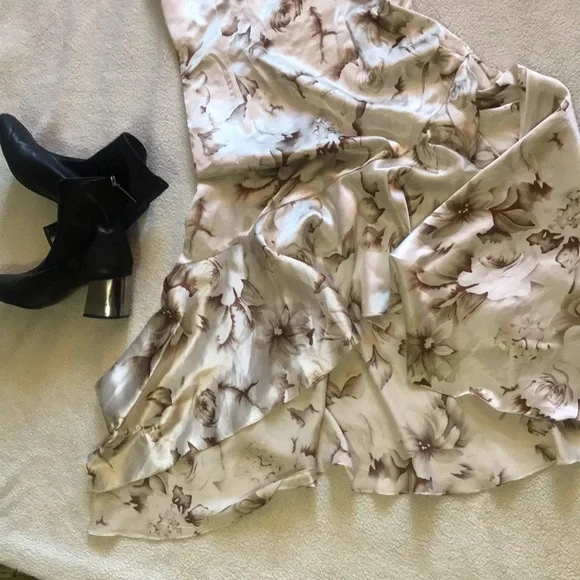 Long Dress - Picture 2 of 3